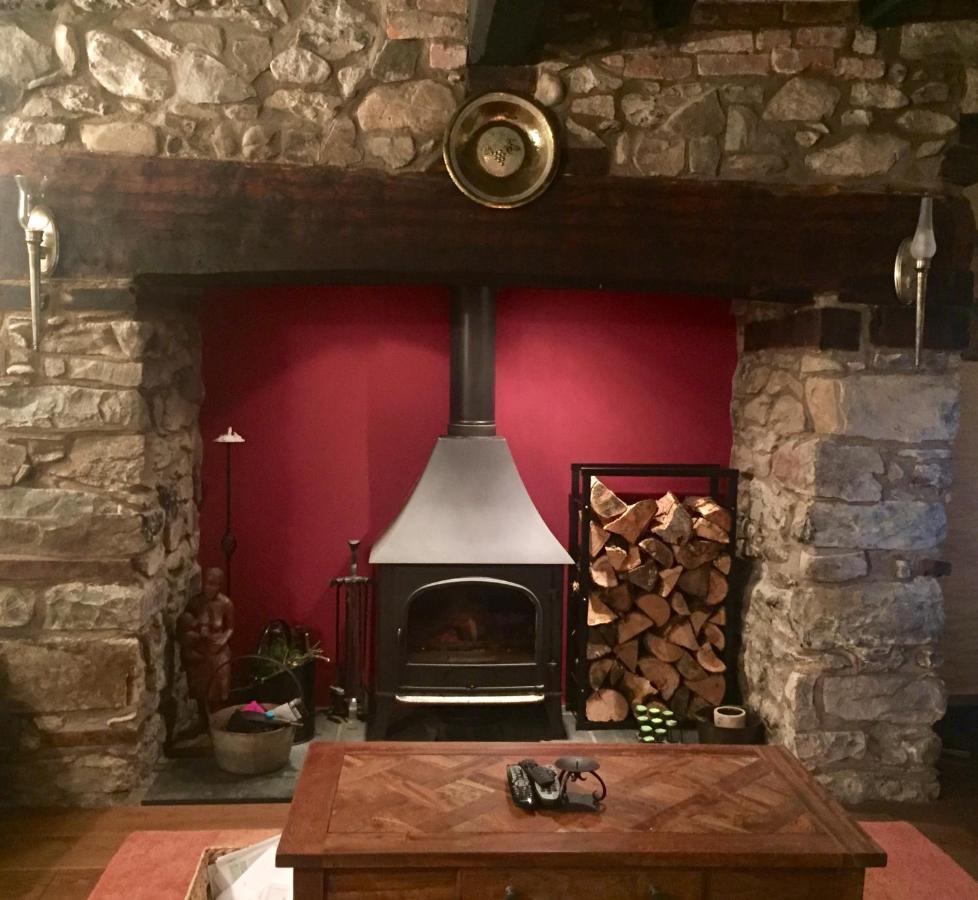 Mid-Wales Farmhouse, Swimming Pool, Tranquil Countryside Views, Sleeps 14 Meifod Екстер'єр фото