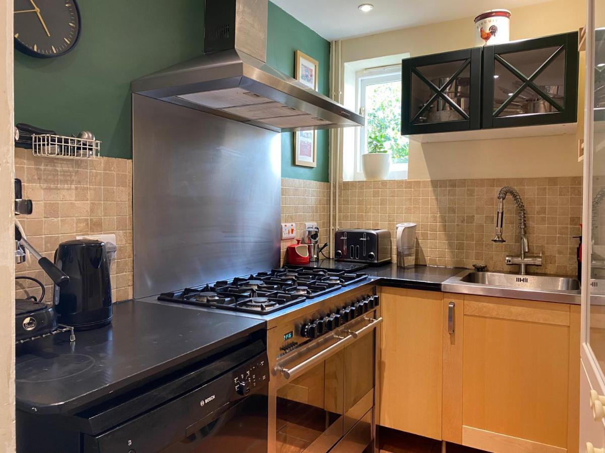 Mid-Wales Farmhouse, Swimming Pool, Tranquil Countryside Views, Sleeps 14 Meifod Екстер'єр фото