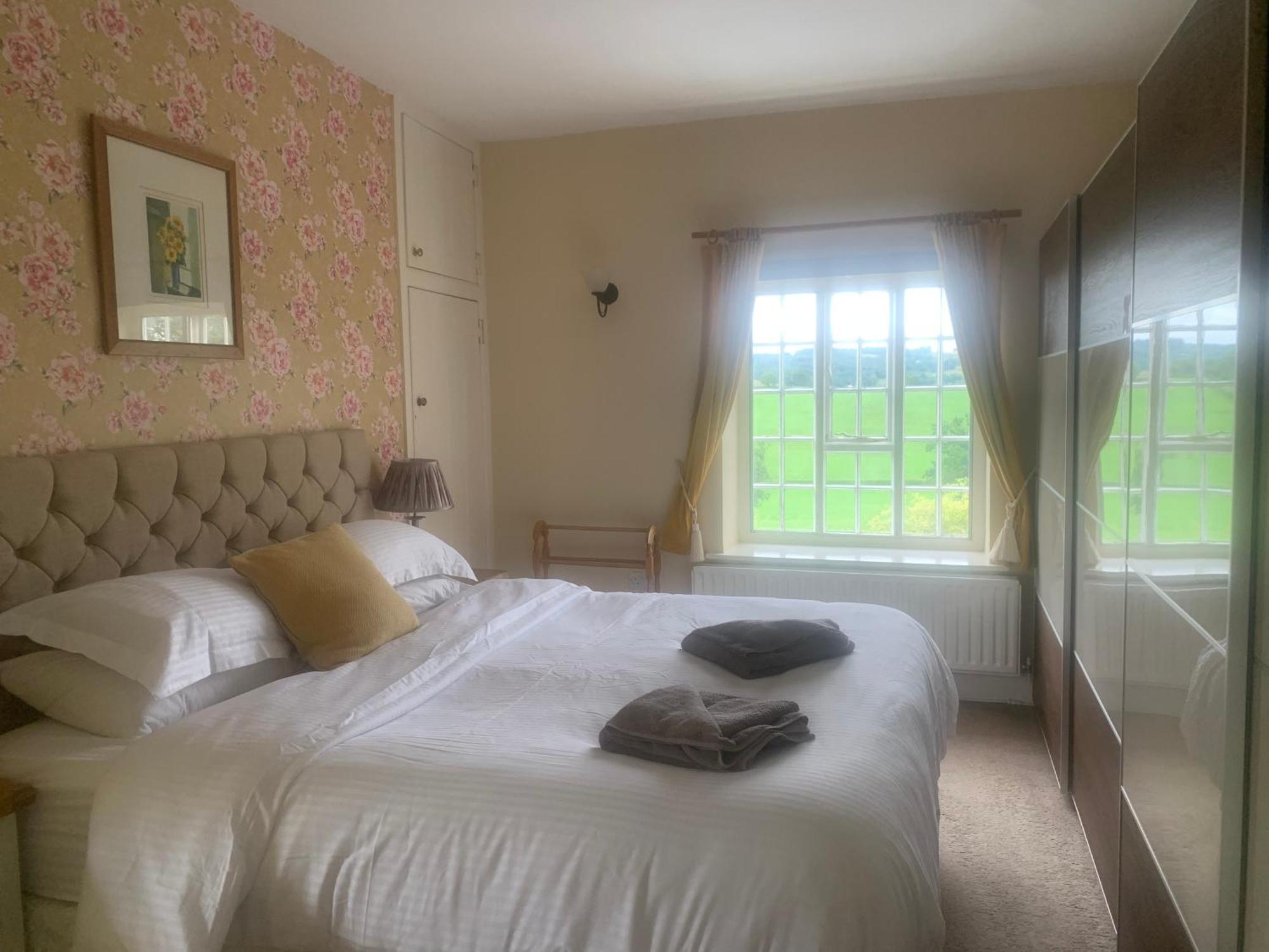 Mid-Wales Farmhouse, Swimming Pool, Tranquil Countryside Views, Sleeps 14 Meifod Екстер'єр фото