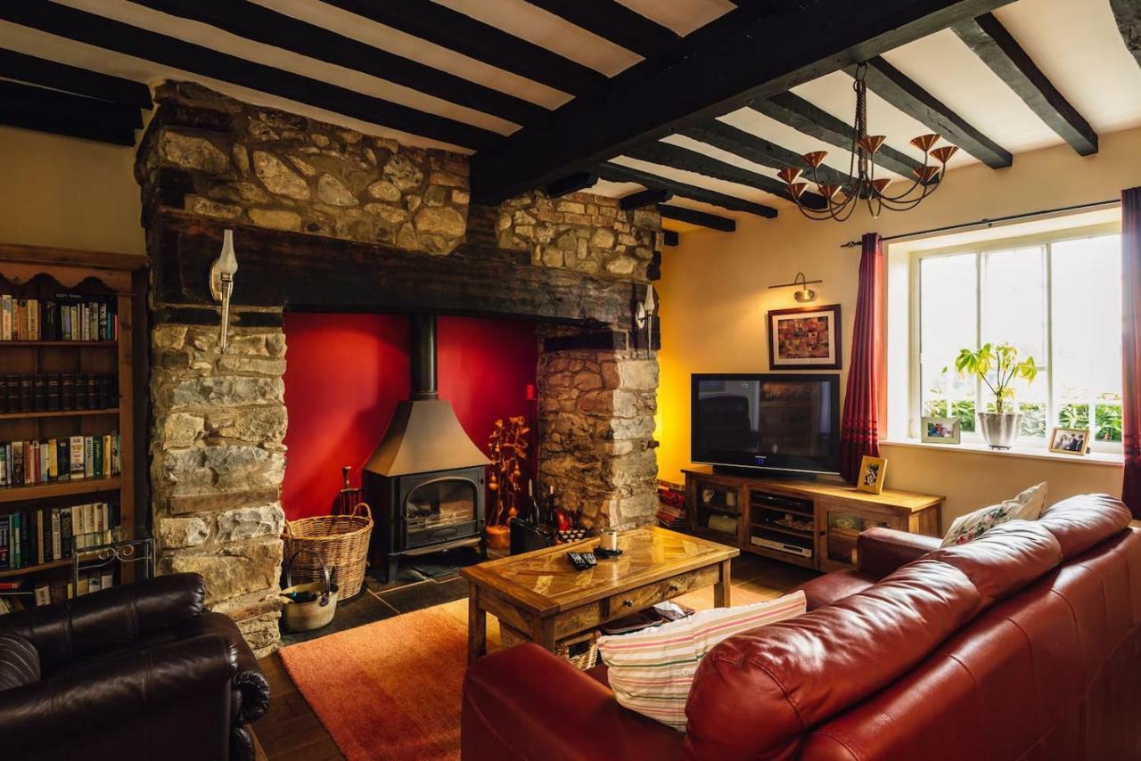 Mid-Wales Farmhouse, Swimming Pool, Tranquil Countryside Views, Sleeps 14 Meifod Екстер'єр фото