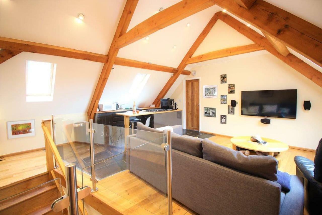 Mid-Wales Farmhouse, Swimming Pool, Tranquil Countryside Views, Sleeps 14 Meifod Екстер'єр фото